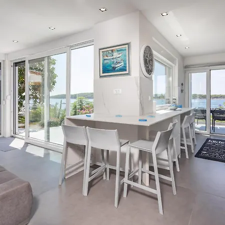 Holiday home Lovely In Rab With House Sea View *