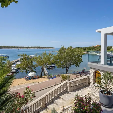 Holiday home Lovely In Rab With House Sea View